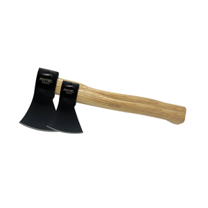 Axt mit Holzgriff
